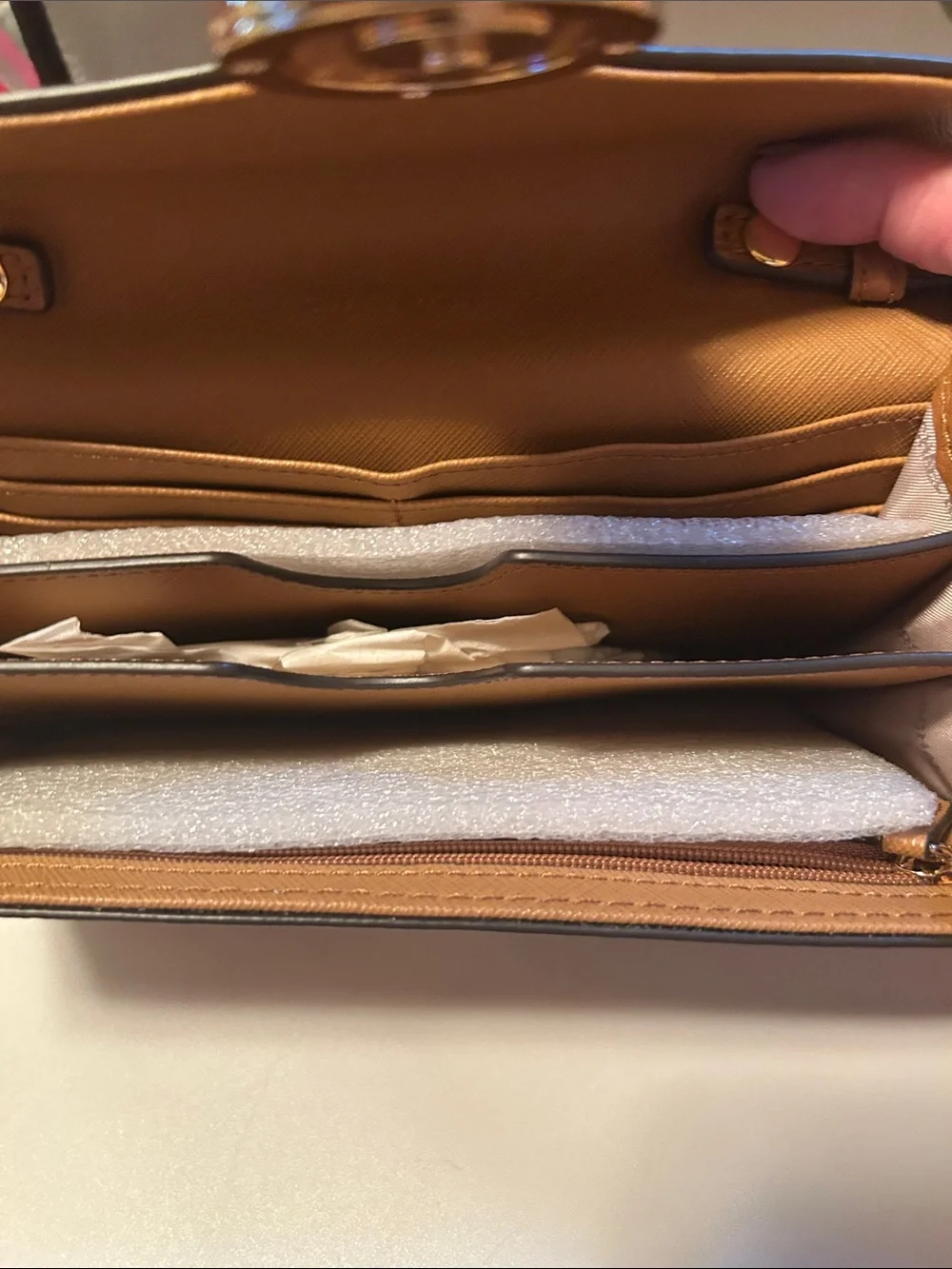 Michael Kors crossbody saffiano pebbled leather envelope flap chic modern casual